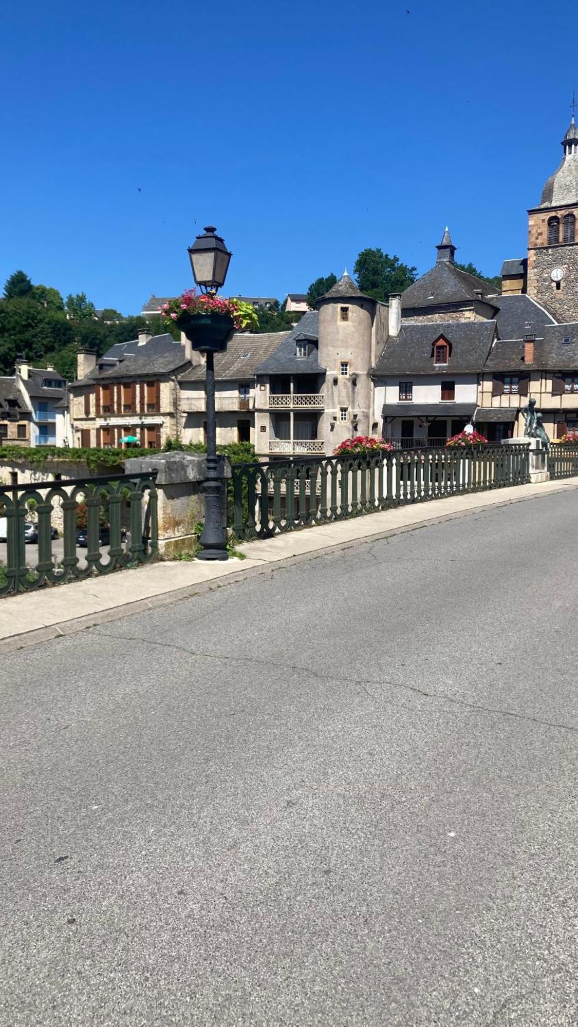 Saint-Geniez D'Olt - Residence Le Colombier Kültér fotó